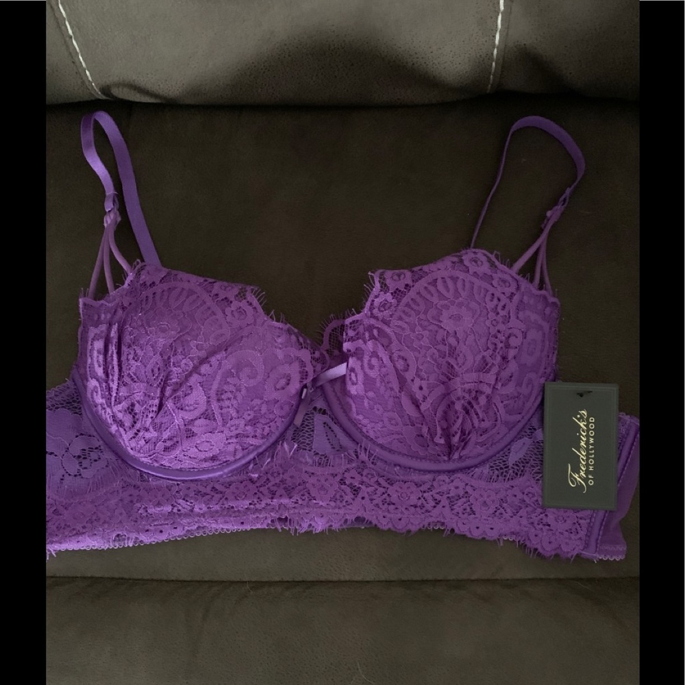Sexy Fredericks of Hollywood bra, great color